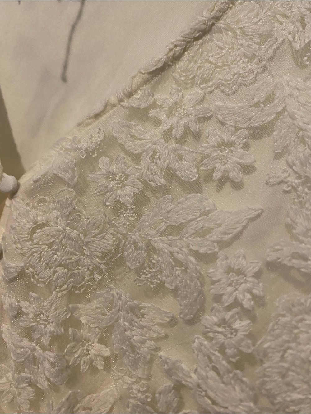 Ivory Lace Midi Dress with Puff Sleeves - Picture 4 of 6